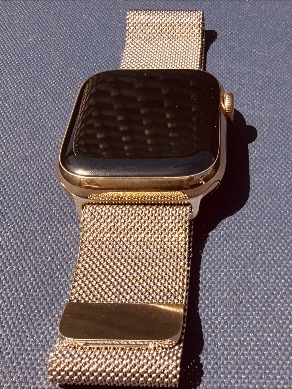 Apple Watch 45mm Gold Stainless Steel Milanaise Band- 8th Gen